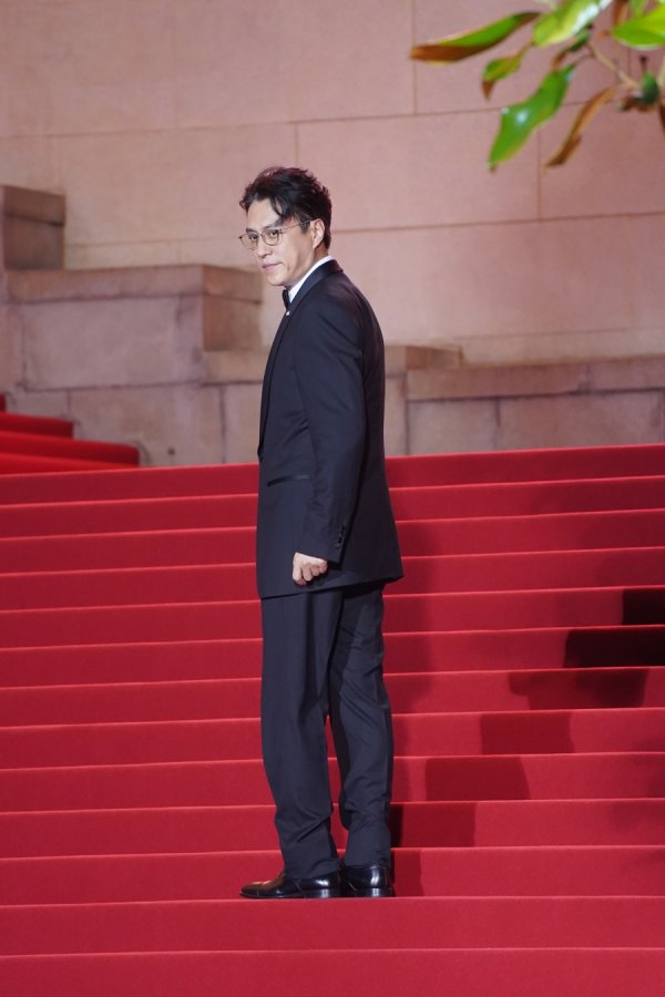 N配资 城事 | 靳东、刘诗诗、欧阳娜娜等“把家乡穿在身上”，走时尚中国之夜红毯